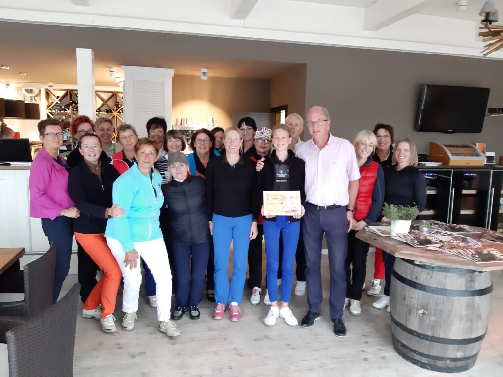 Golf Charity Turnier 2019 - Gruppenfoto mit Scheck